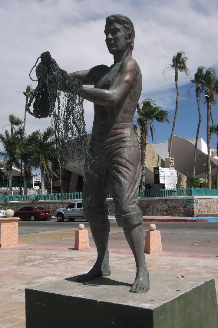 Casting the Net - statue on Malecon